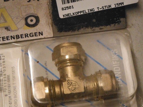KNELKOPPELING T-STUK 15MM